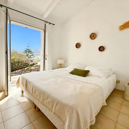 Vila Marine De Davia Sea Access Away Swimming Pool